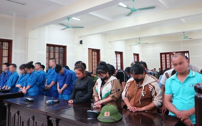 Chiếm đoạt 14,1 tỷ đồng bằng kịch bản "việc nhẹ, lương cao", 33 bị cáo hầu tòa