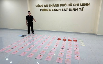Tìm thấy 80 sổ đỏ, hơn 8.000 USD trong két sắt ở nhà Ngân 98