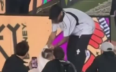 Con gái Neymar gặp sự cố hy hữu trên khán đài