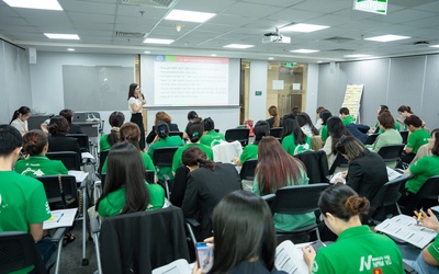 Tư vấn viên bảo hiểm Manulife được đào tạo kiến thức sức khỏe cộng đồng