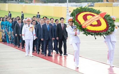 Lãnh đạo Đảng, Nhà nước và các ĐBQH vào Lăng viếng Chủ tịch Hồ Chí Minh