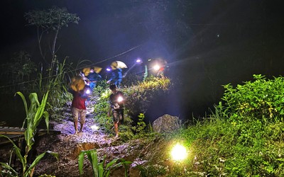 Người dân miền núi Đà Nẵng rời làng trong đêm, căng mình phòng chống bão lũ sạt lở