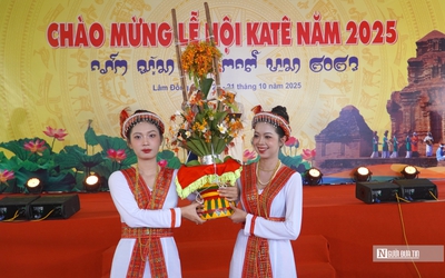 Tháp Pô Sah Inư rực rỡ Lễ hội Katê