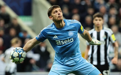 CĐV choáng váng với pha kiến tạo không tưởng từ thủ môn Newcastle