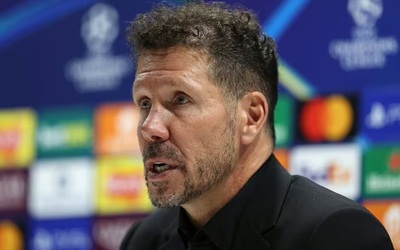 HLV Diego Simeone mỉa mai Liverpool sau khi bị Arsenal vùi dập