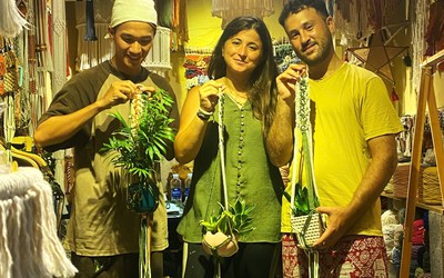 Người dân Đà Nẵng chung tay dọn rác sau bão, làm sạch môi trường