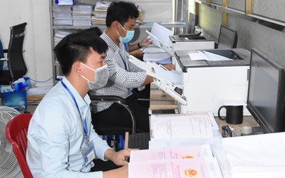 Hà Nội dừng thu hồ sơ giấy liên quan thủ tục sổ đỏ