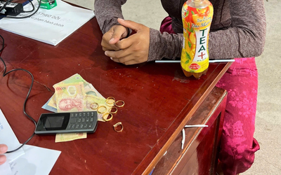 Tạm giữ “nữ quái” cướp tiền, vàng của cụ ông 89 tuổi