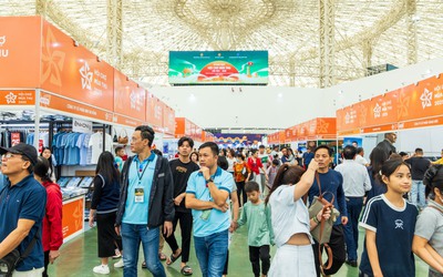 Lượng khách đông kỷ lục ngay ngày đầu tiên của Hội chợ Mùa Thu 2025