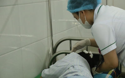 Vụ bé gái lớp 5 bị cha dượng bạo hành: Quyết định bất ngờ của người mẹ