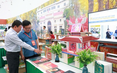 Nhà xuất bản giáo dục Việt Nam tham gia Hội chợ Mùa thu 2025