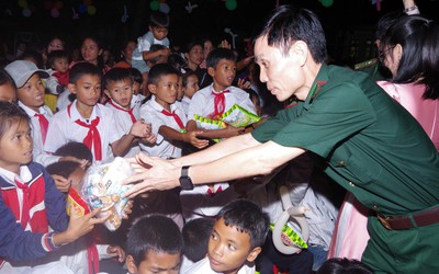 Tổ chức trung thu cho hàng nghìn trẻ em ở khu vực biên giới