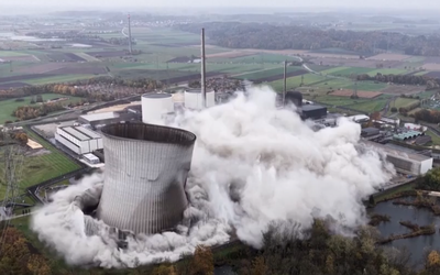 Khoảnh khắc 56.000 tấn bê tông sụp đổ tại nhà máy điện hạt nhân Đức