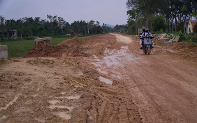 Mưa liên miên, dự án nâng cấp Quốc lộ 8C ở Hà Tĩnh phải lùi tiến độ