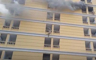 Người đàn ông 53 tuổi tử vong sau khi nhảy từ tầng 7 khách sạn đang cháy ngùn ngụt