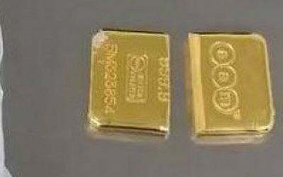 Phát hiện 2 miếng vàng trị giá 1,5 tỷ đồng giấu trong băng vệ sinh