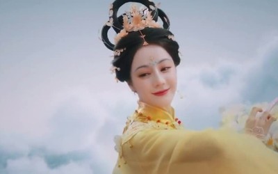 Địch Lệ Nhiệt Ba đẹp tựa tiên nữ trong đêm hội Trung thu