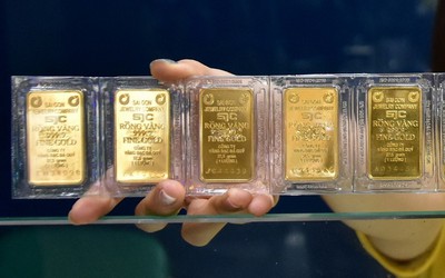Chứng khoán bùng nổ, vàng lập đỉnh, áp lực từ thương mại quốc tế