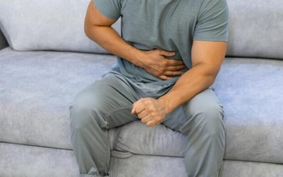 Người đàn ông 33 tuổi bỗng lạnh toát người, bác sĩ phát hiện sự thật "đáng sợ" bên trong bụng