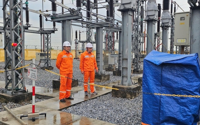 Gần 14.000 khách hàng Hà Nội tạm thời mất điện sau bão số 11