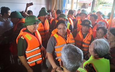 Thủ tướng tới Thái Nguyên thăm hỏi người dân, chỉ đạo khắc phục hậu quả mưa lũ