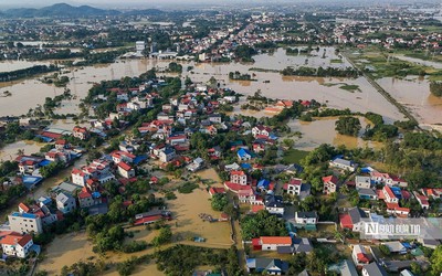 Hà Nội: Hàng nghìn căn nhà chìm trong "biển nước"