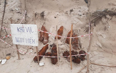 Nhiều vật liệu nổ được phát hiện ở bờ biển Quảng Trị sau mưa lũ