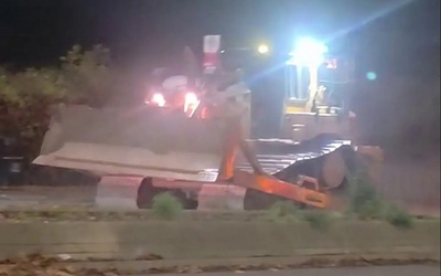 Cảnh sát truy đuổi máy ủi đất bị đánh cắp như phim hành động