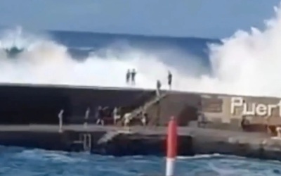 Sóng lớn bất ngờ cuốn nhóm du khách: 1 người tử vong và 9 người bị thương