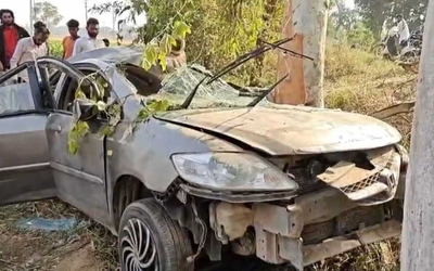 3 người tử vong, 4 người bị thương khi ô tô đâm vào cây