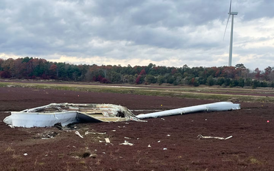 Sự cố khiến cánh turbine điện gió rụng khỏi tháp cao 92 mét