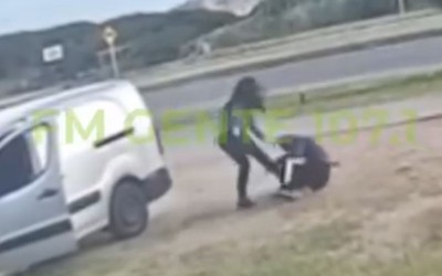 Người phụ nữ khống chế, hạ gục tên trộm nhanh như chớp