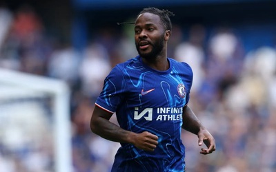 Cầu thủ Sterling đối đầu với băng trộm có hung khí để bảo vệ gia đình