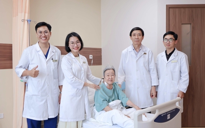 Cứu sống cụ bà 80 tuổi mắc ung thư dạ dày ở vùng “tử huyệt”