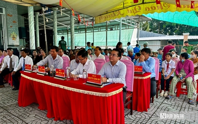 Ngày hội Đại đoàn kết 2025: Hội Luật gia TP. Cần Thơ trao học bổng, phổ biến pháp luật tại Thới Hưng