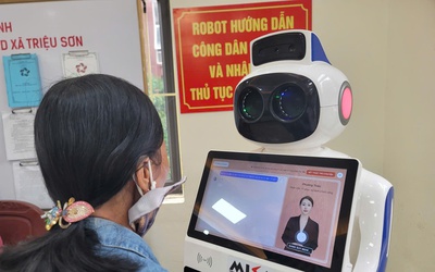 Robot “trợ lý ảo” vào UBND xã: Giảm tải việc cho cán bộ, tiện lợi cho người dân