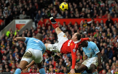 Wayne Rooney tái hiện siêu phẩm xe đạp chổng ngược gây sốt