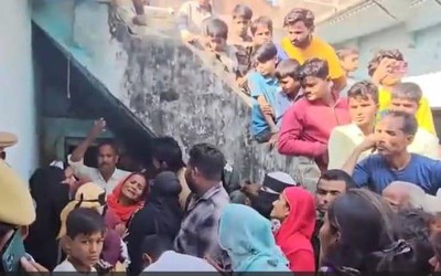 Phát hiện 5 người nằm bất động trong căn nhà khóa trái cửa