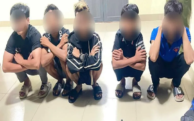 Nhóm thiếu niên quay clip khoe dao nhằm "dằn mặt online"