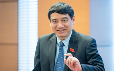 Lý giải cần lộ trình tăng lương với lĩnh vực giáo dục, y tế