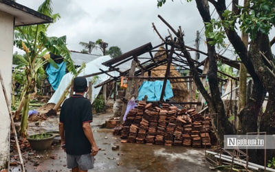 Lốc xoáy kinh hoàng ở Quảng Ngãi: "Đang ngủ thì nghe gió thét, mái nhà bị thổi tung"