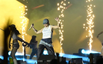 Soobin “cháy” hết mình tại D-2 Waterbomb: Nam thần Vpop biến sân khấu thành sàn nhảy