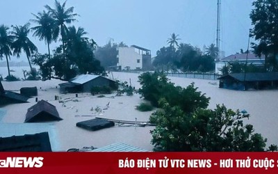 Người dân trắng đêm chạy lũ trong đợt ngập lụt lịch sử