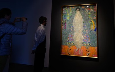 Tranh của họa sĩ người Áo phá vỡ kỷ lục với giá hơn 6.200 tỷ đồng