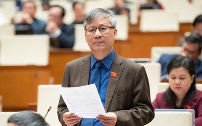 "Cần có một ban biên soạn SGK thật giỏi, tâm huyết và trách nhiệm"