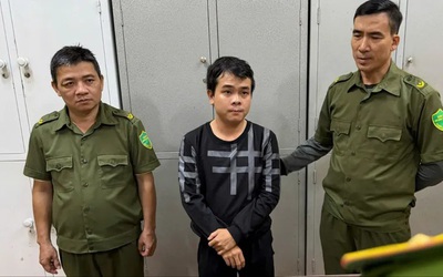 Bắt đối tượng đưa con đi học "tiện tay" giật luôn dây chuyền của bé gái lớp 1