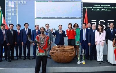 Thủ tướng thăm, làm việc tại thị trường chứng khoán lớn nhất châu Phi