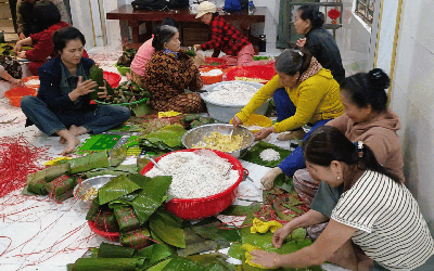 "Mình từng khổ, nên càng thương người đang khổ hơn"
