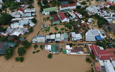 Mưa lũ diện rộng kéo dài ở miền Trung, nắng hanh duy trì ở miền Bắc