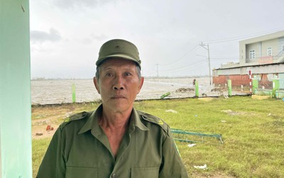 Xem xét khen thưởng người đàn ông 65 tuổi cứu người giữa lũ dữ